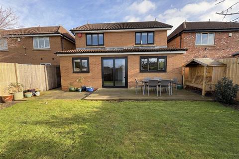 4 bedroom detached house for sale, Whinmoor Drive, Clayton West, Huddersfield, HD8 9QA