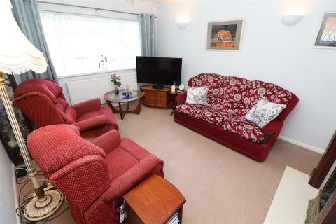 19 Boughton Drive, Rushden, NN10 9HX