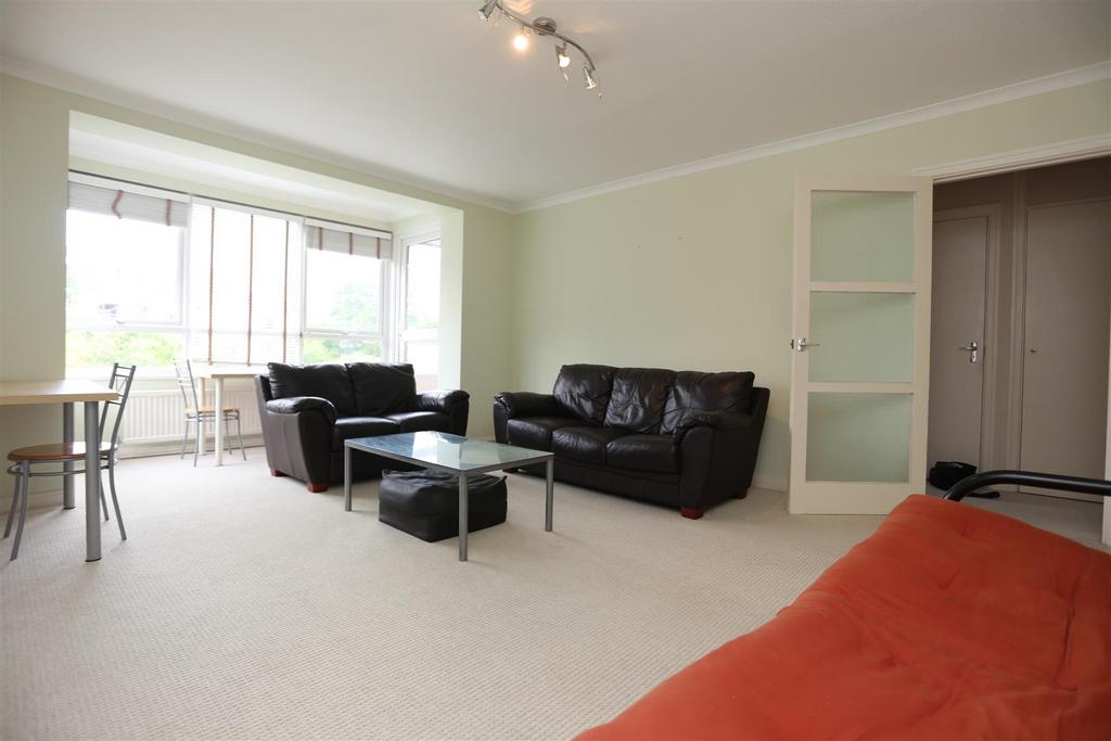 23 Greenacres lounge2.JPG