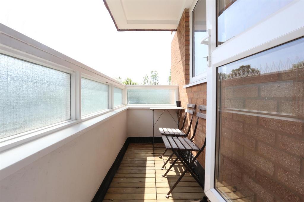 23 Greenaccres balcony (4).JPG
