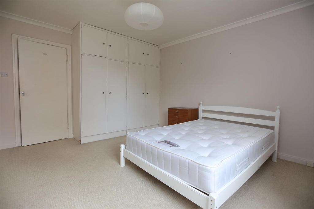 23 Greenacres bed 2.JPG