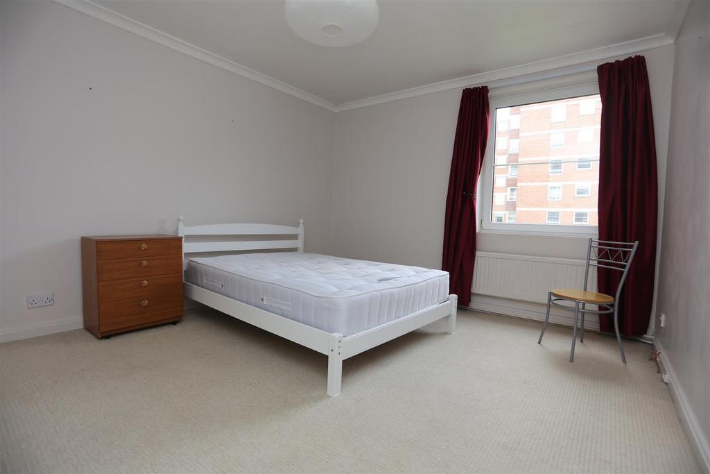 23 Greenacres bed2.JPG