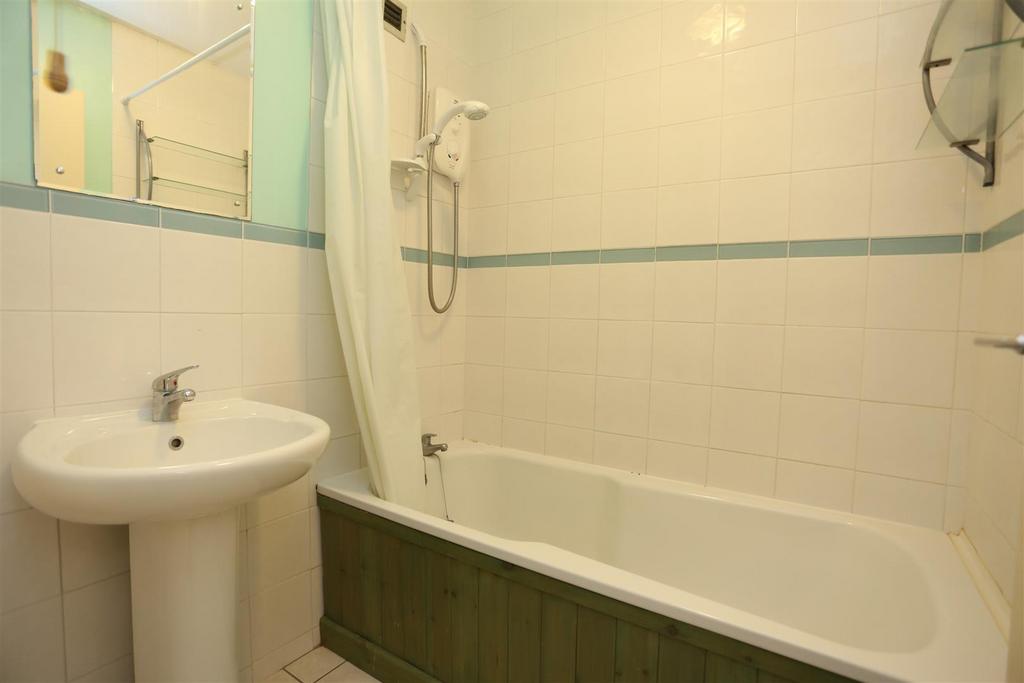 23 Greenacres bath.JPG