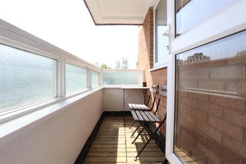 2 bedroom flat to rent, Greenacres, Preston Park Avenue, Brighton