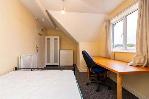 6 bedroom house to rent, Raddlebarn Road, Birmingham B29