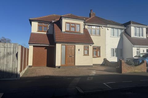 4 bedroom semi-detached house for sale, Springbank Avenue, Hornchurch, RM12