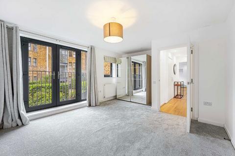 2 bedroom flat to rent, Elspeth Road, London SW11