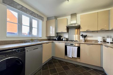 3 bedroom terraced house to rent, Brackenfield Close, Grassmoor, Chesterfield