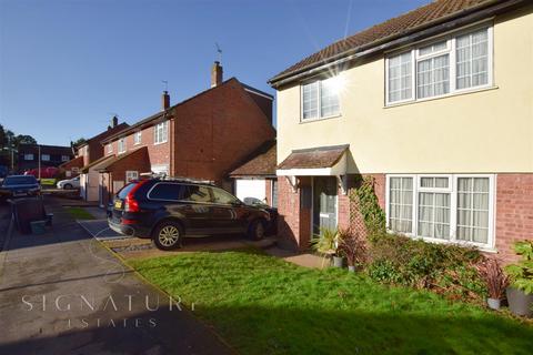 3 bedroom semi-detached house for sale, Claverton Close, Bovingdon, Hemel Hempstead