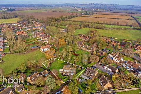 4 bedroom detached house for sale, The Avenue, Aylesbury