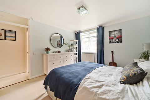 2 bedroom apartment for sale, Elgin Avenue, London