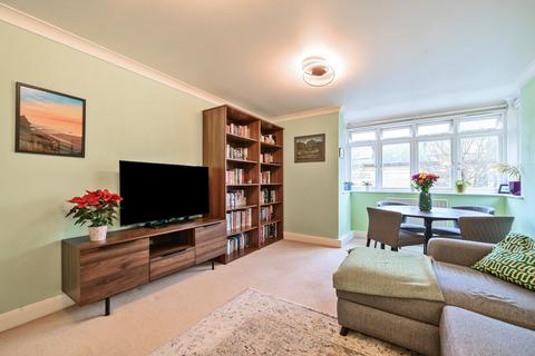 2 bedroom apartment for sale, Elgin Avenue, London