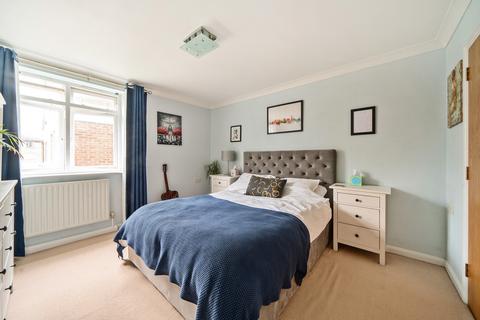 18 Elgin Avenue, London, W12 9NP