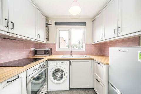 1 bedroom maisonette to rent, Harvesters Close, Isleworth TW7