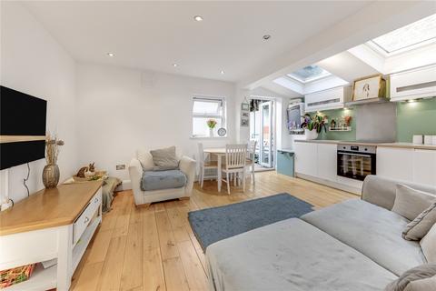 2 bedroom flat for sale, Broughton Road, Fulham, London, SW6