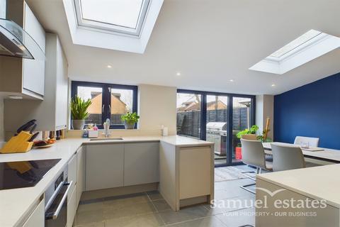 2 bedroom maisonette for sale, Runnymede, London, SW19