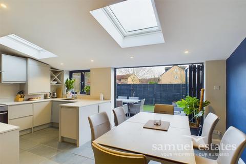 99 Runnymede, London, SW19 2RQ