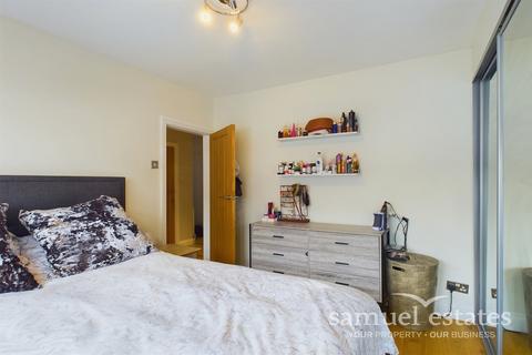 99 Runnymede, London, SW19 2RQ