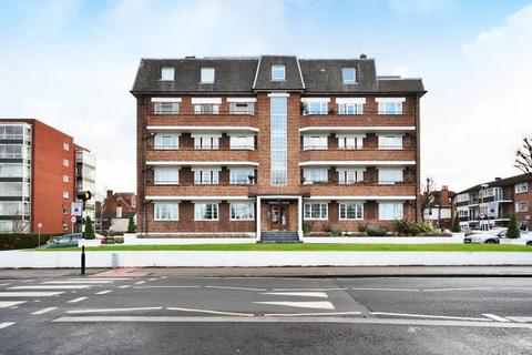 3 bedroom flat for sale, Embassy Court, Portsmouth Road, Surbiton, Surrey, KT6