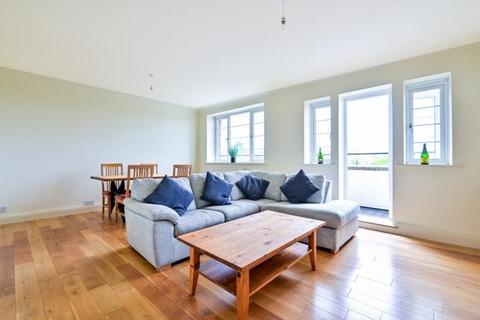 3 bedroom flat for sale, Embassy Court, Portsmouth Road, Surbiton, Surrey, KT6