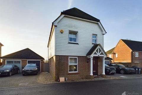 3 bedroom detached house for sale, Hempstalls Close, Ware SG12