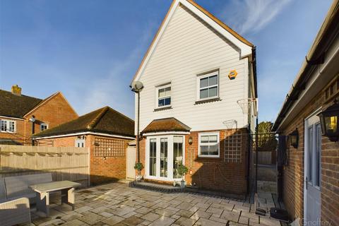 3 bedroom detached house for sale, Hempstalls Close, Ware SG12