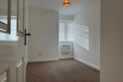 2 bedroom flat to rent, Tullis Gardens, Bridgeton G40