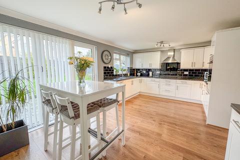 5 bedroom detached house for sale, Woodpond Avenue, Hockley