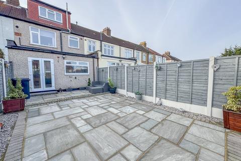 3 bedroom terraced house for sale, Ford Lane, Rainham