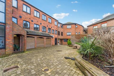 1 bedroom apartment for sale, The Broadway, High Street, Chesham, Buckinghamshire, HP5