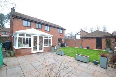 4 bedroom detached house for sale, Broomwood Close, Grantham