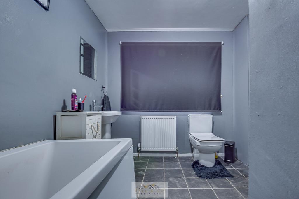 Bathroom 1.2