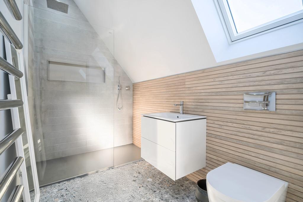 Bedroom Five En-suite