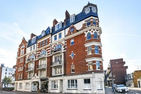 3 bedroom flat to rent, Lower Richmond Road Putney SW15