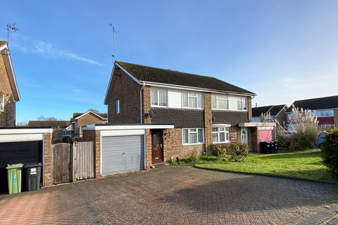 3 bedroom semi-detached house to rent, Cowper Close, Newport Pagnell, MK16