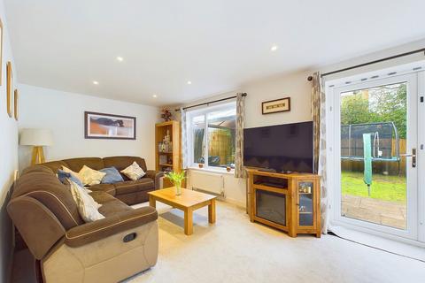 18 Allcard Close, Horsham, RH12 5AJ