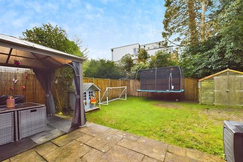 18 Allcard Close, Horsham, RH12 5AJ