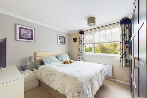 18 Allcard Close, Horsham, RH12 5AJ