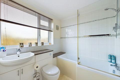 18 Allcard Close, Horsham, RH12 5AJ