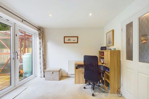 18 Allcard Close, Horsham, RH12 5AJ