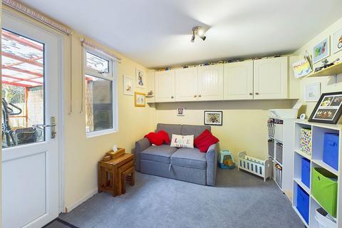 18 Allcard Close, Horsham, RH12 5AJ