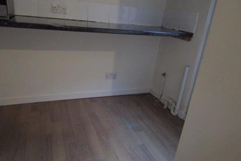 2 bedroom terraced house to rent, Waddesdon Road, Essex CO12