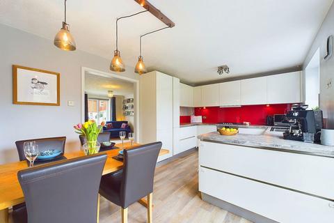 58 Warren Drive, Southwater, Horsham, RH13 9GL