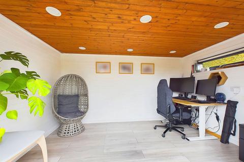 58 Warren Drive, Southwater, Horsham, RH13 9GL