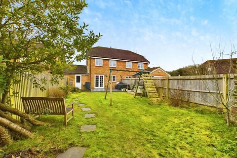 58 Warren Drive, Southwater, Horsham, RH13 9GL
