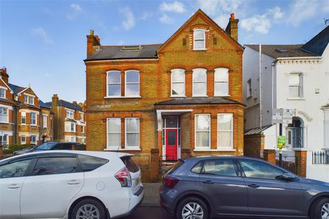 3 bedroom flat for sale, Hendrick Avenue, London, SW12