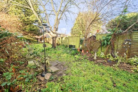 19 Fleming Mead, Mitcham, CR4 3LY