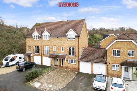 4 bedroom end of terrace house for sale, Alfriston Close, Braeburn Park, Dartford, Kent