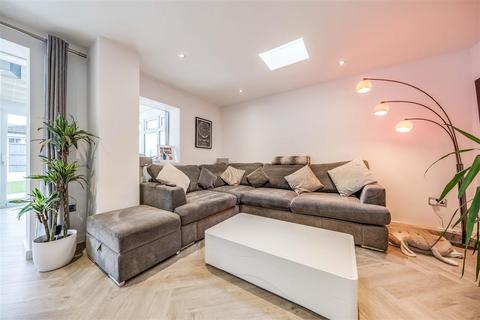 12 Alfriston Close, Crayford, Dartford, DA1 3RU