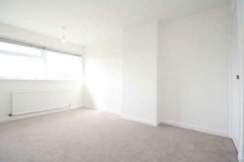 3 bedroom terraced house to rent, Channel Close, Hounslow TW5